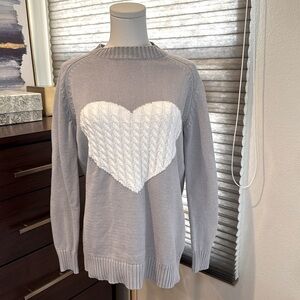 Woman's Alisol Lamesa Gray & White Heart Crew Neck Sweater. Size Small